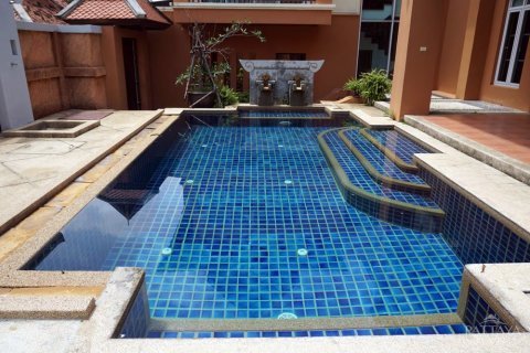 Casa de 5 dormitorios en Pattaya, Tailandia № 45508 - foto 16