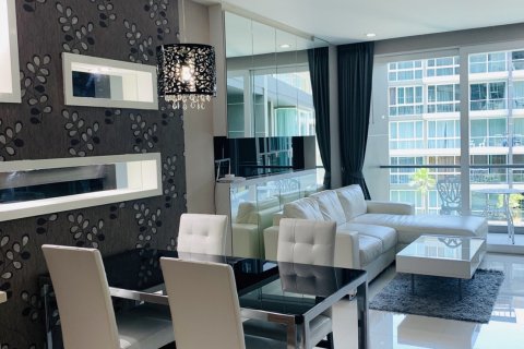 Sobre plano Apus en Pattaya, Tailandia № 27453 - foto 5