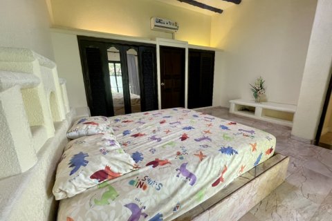 Casa de 5 dormitorios en Pattaya, Tailandia № 45546 - foto 8