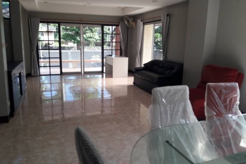 Casa de 5 dormitorios en Jomtien Beach, Pattaya, Tailandia № 45538 - foto 20