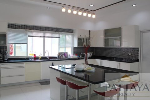 Casa de 4 dormitorios en Pattaya, Tailandia № 45519 - foto 7