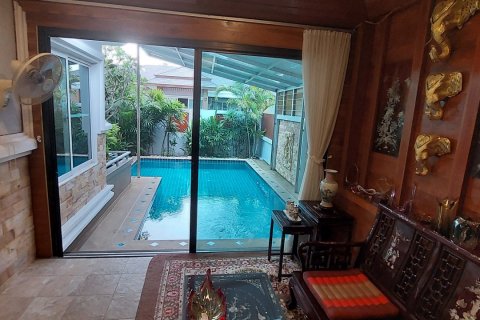 Casa de 3 dormitorios en Pattaya, Tailandia № 46898