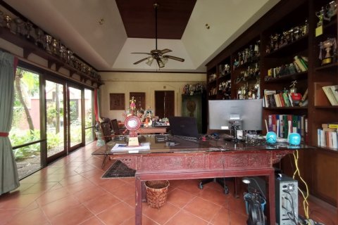 Casa de 4 dormitorios en Pattaya, Tailandia № 46600 - foto 23