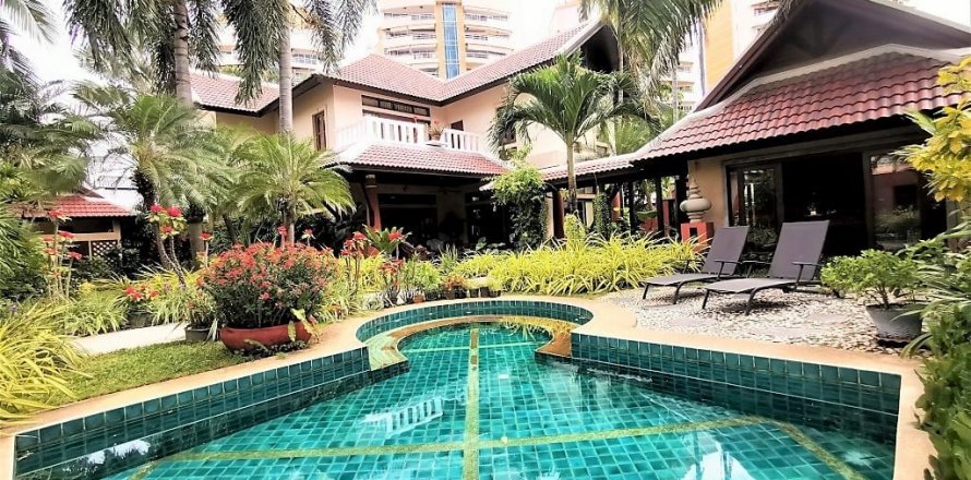 Casa de 4 dormitorios en Pattaya, Tailandia № 46600