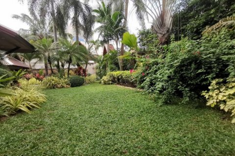 Casa de 4 dormitorios en Pattaya, Tailandia № 46600 - foto 3