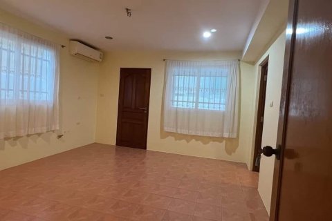 Casa de 3 dormitorios en Bang Lamung, Tailandia № 46490 - foto 10