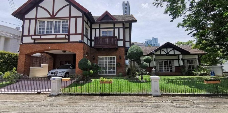 Maison à Bangkok, Thaïlande 4 chambres № 11770