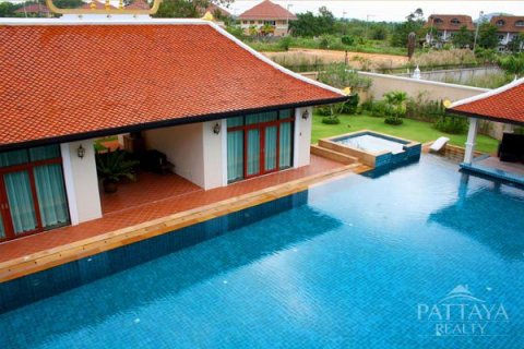 Maison à Pattaya, Thaïlande 5 chambres № 23657 - photo 1