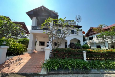 Maison à Bang Lamung, Thaïlande 3 chambres № 38206 - photo 1