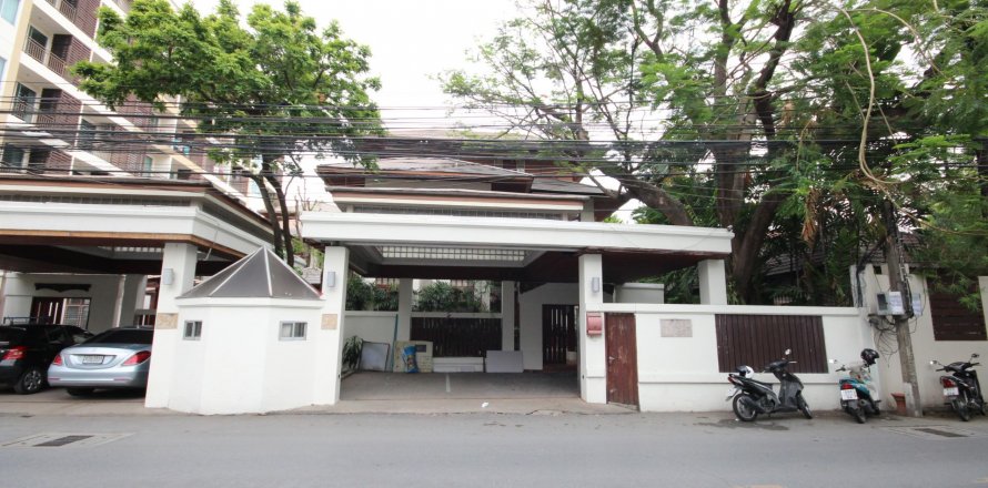 Дом в Бангкоке, Таиланд с 4 спальнями  № 13199