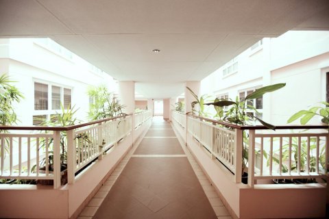Кондоминиум с 2 спальнями в Бангкоке, Таиланд № 30920 - фото 2