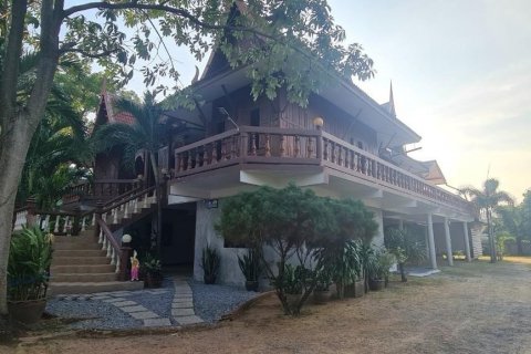Дом в Саттахипе, Таиланд с 8 спальнями  № 38096 - фото 1