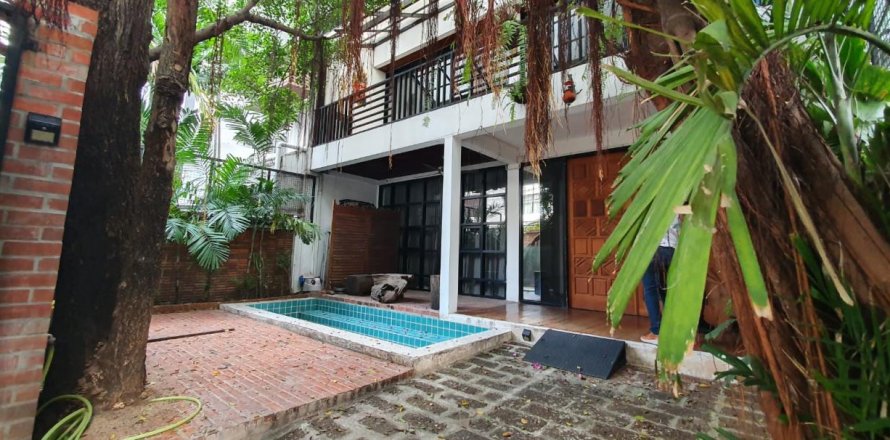Дом в Бангкоке, Таиланд с 4 спальнями  № 40536