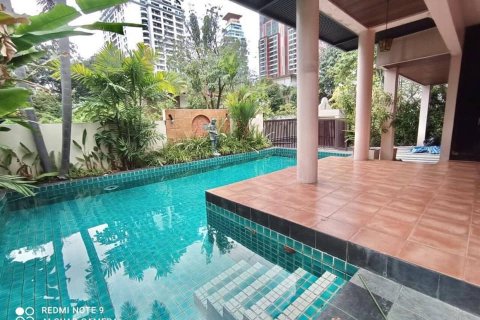 Дом в Бангкоке, Таиланд с 4 спальнями  № 44044 - фото 4