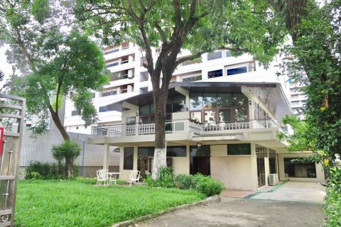 Дом в Бангкоке, Таиланд с 4 спальнями  № 44083 - фото 1