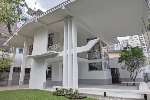 Дом в Бангкоке, Таиланд с 3 спальнями  № 44923 - фото 1