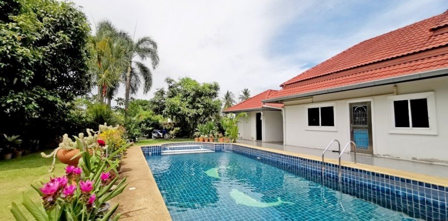 House in Pattaya, Thailand 4 bedrooms № 8629