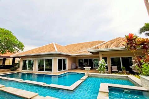 House in Pattaya, Thailand 4 bedrooms № 9099 - photo 1