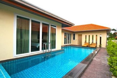 House in Pattaya, Thailand 4 bedrooms № 8609 - photo 1