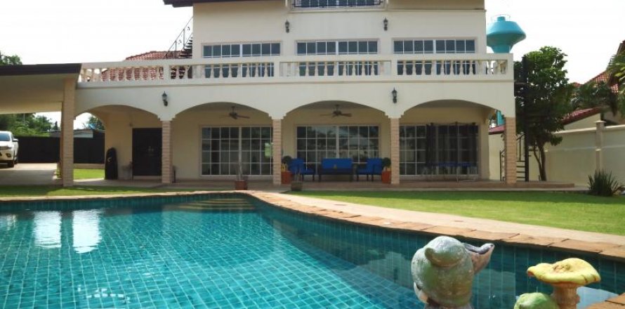 House in Pattaya, Thailand 5 bedrooms № 8302