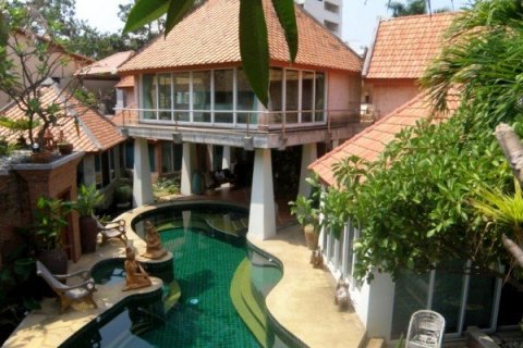 House in Pattaya, Thailand 5 bedrooms № 8567 - photo 1