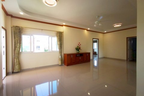 House in Bang Lamung, Thailand 5 bedrooms № 9231 - photo 20