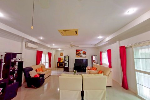 House in Pattaya, Thailand 4 bedrooms № 8629 - photo 10