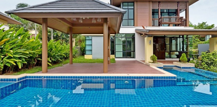 House in Pattaya, Thailand 4 bedrooms № 8616