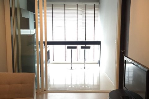 Condo in Bangkok, Thailand, 1 bedroom  № 14932 - photo 1