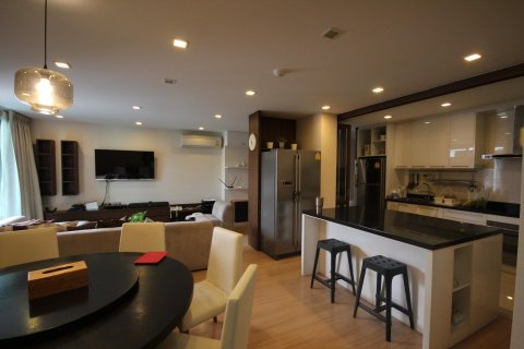 Condo in Bangkok, Thailand, 5 bedrooms  № 14198 - photo 1