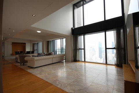 Condo in Bangkok, Thailand, 4 bedrooms  № 13732 - photo 1