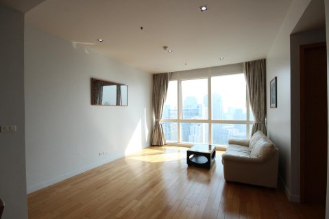 Condo in Bangkok, Thailand, 2 bedrooms  № 12419 - photo 1