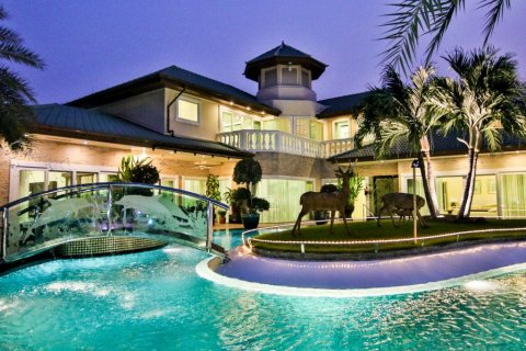 House in Pattaya, Thailand 4 bedrooms № 18457 - photo 3