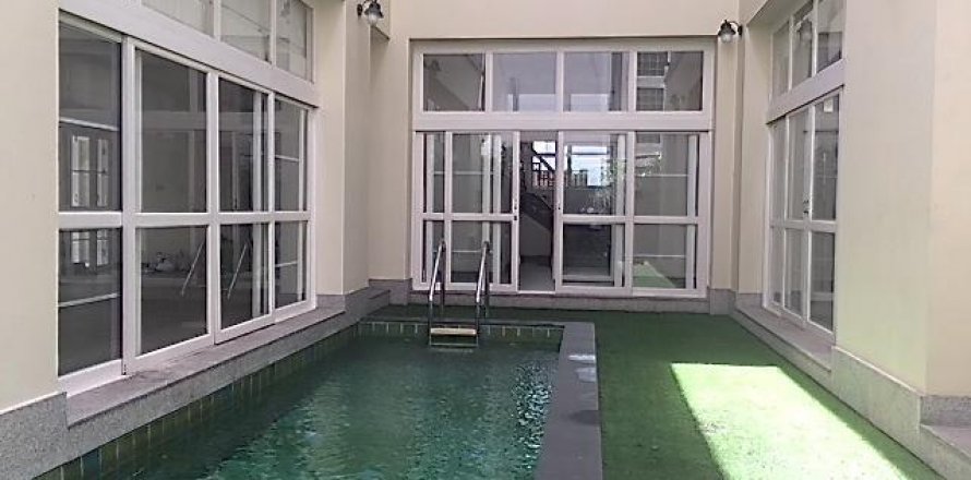 House in Bangkok, Thailand 6 bedrooms № 14090