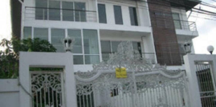 Townhouse in Bangkok, Thailand 6 bedrooms № 14767