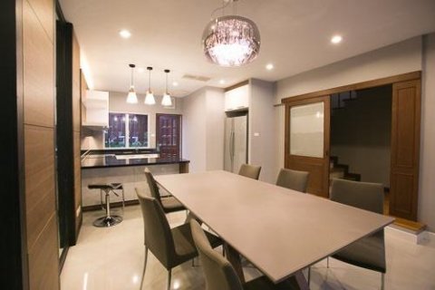 Townhouse in Bangkok, Thailand 4 bedrooms № 13536 - photo 1