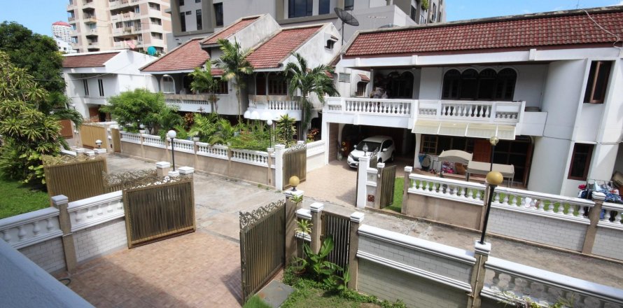 Townhouse in Bangkok, Thailand 6 bedrooms № 15016