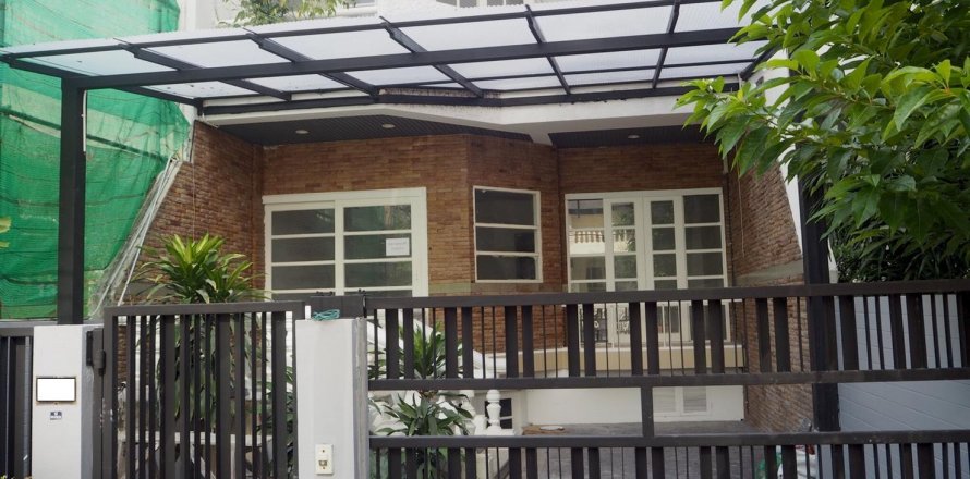 Townhouse in Bangkok, Thailand 5 bedrooms № 14416