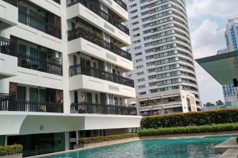 Condo in Bangkok, Thailand, 3 bedrooms  № 12153 - photo 1