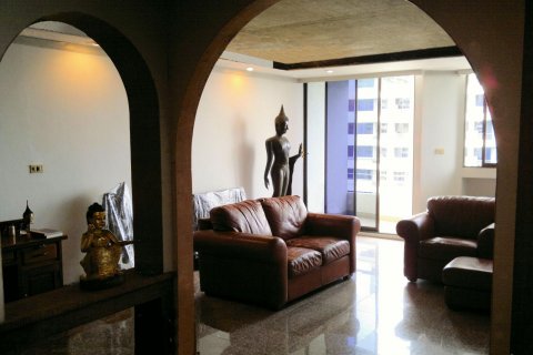 Condo in Bangkok, Thailand, 2 bedrooms  № 15000 - photo 1