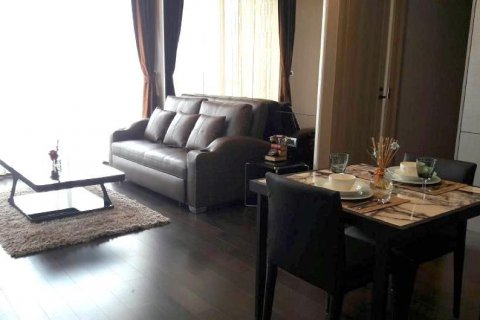 Condo in Bangkok, Thailand, 2 bedrooms  № 14127 - photo 1