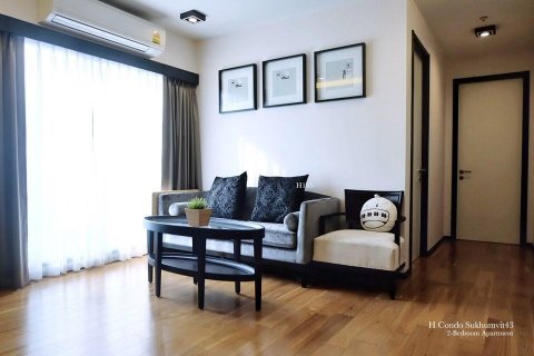 Condo in Bangkok, Thailand, 2 bedrooms  № 12441 - photo 1