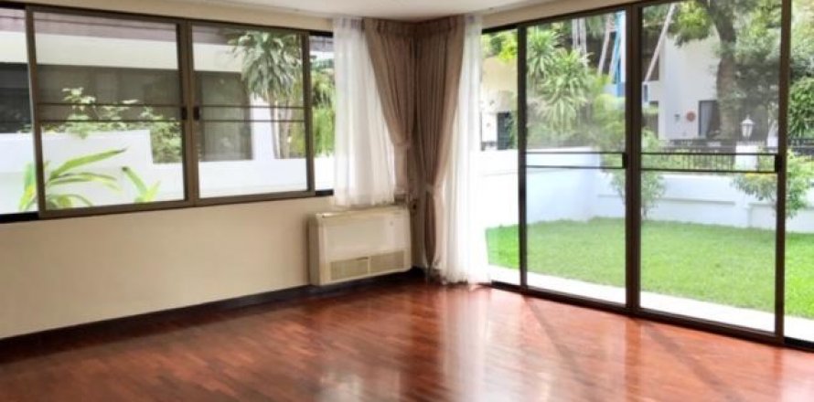 House in Bangkok, Thailand 5 bedrooms № 13770