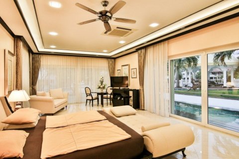 House in Pattaya, Thailand 4 bedrooms № 18457 - photo 30