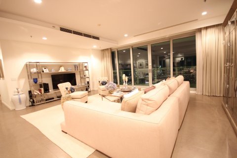 Condo in Bangkok, Thailand, 3 bedrooms  № 15582 - photo 1