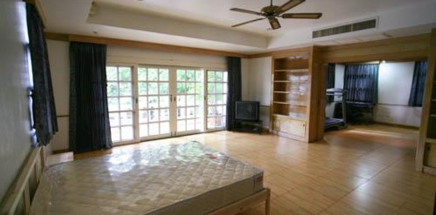 House in Bangkok, Thailand 4 bedrooms № 15097
