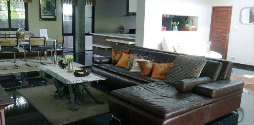House in Bangkok, Thailand 3 bedrooms № 13708
