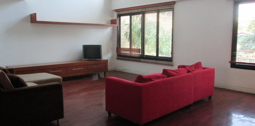 Townhouse in Bangkok, Thailand 4 bedrooms № 15163
