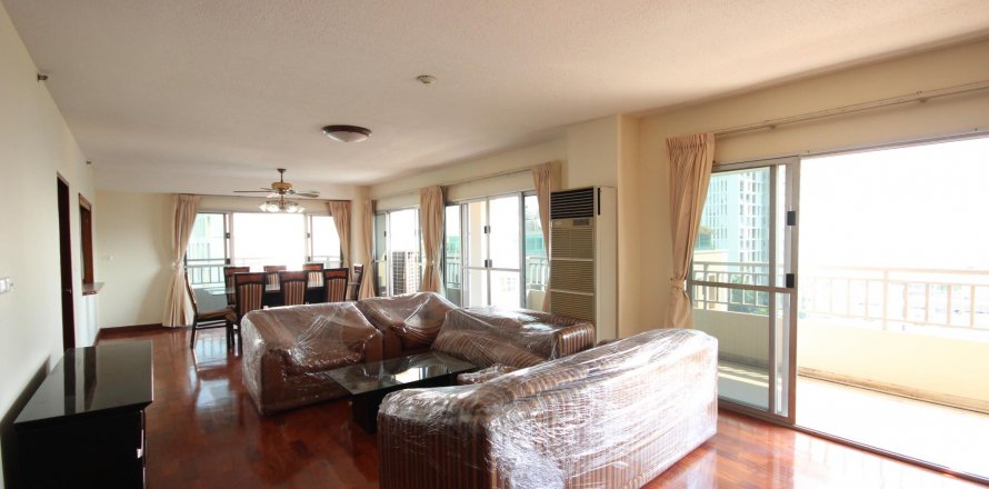 Condo in Bangkok, Thailand, 2 bedrooms  № 13661