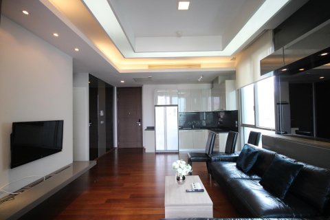 Condo in Bangkok, Thailand, 2 bedrooms  № 12368 - photo 1